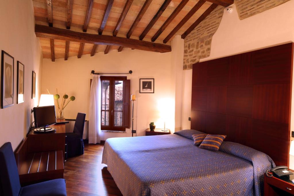 La corte di bettona room